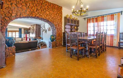 Zona de estar de Gorgeous Home In Puente Genil With Wifi