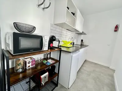 Una cocina o zona de cocina en Ático con gran terraza privada - CozyHomeSevilla8