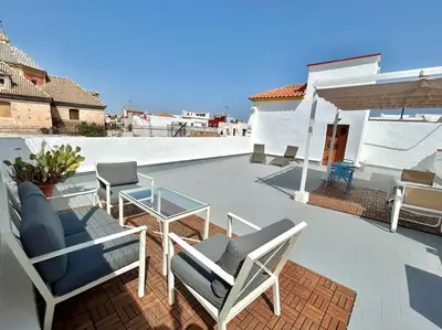 Un balcón o terraza de Ático con gran terraza privada - CozyHomeSevilla8