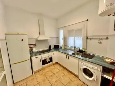 Una cocina o zona de cocina en Acogedor apt 8pax 4Bdr 2Bth - CozyHomeSevilla3