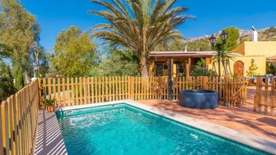 Piscina en o cerca de Cortijo el Alcornocal by Ruralidays