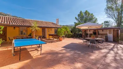 Piscina en o cerca de Cortijo el Alcornocal by Ruralidays