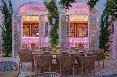 Un restaurante o sitio para comer en P SANTA CLARA HOTEL BOUTIQUE By Sojo