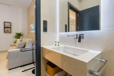 Un baño de New Design Apartment - Gallos 4