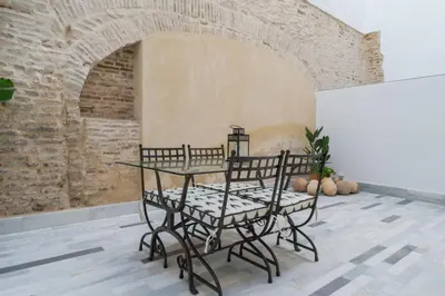 Un patio o zona al aire libre en New Design Apartment - Private patio - Gallos 3
