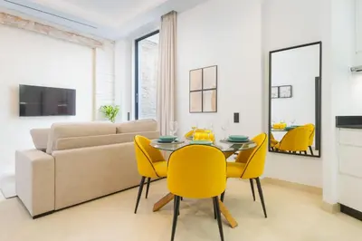 Una televisión o centro de entretenimiento en New Design Apartment - Private patio - Gallos 3