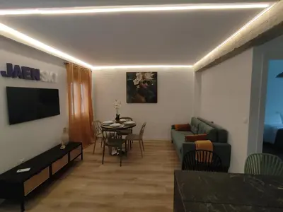 Una televisión o centro de entretenimiento en Jaén Sky