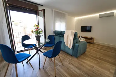 Una televisión o centro de entretenimiento en 1ª planta C Apartamentos Juan Robledo Centro ciudad
