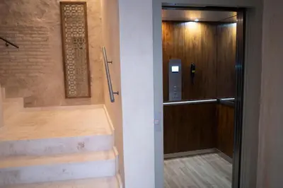 Plano de Arena Centro Rooms&Suites, by Homing U