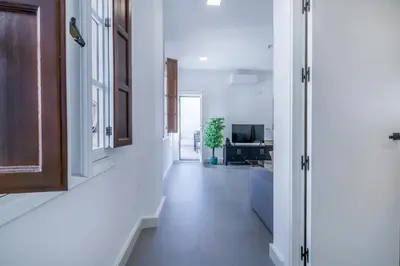 Una televisión o centro de entretenimiento en Alminar Suites