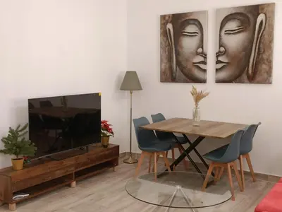 Una televisión o centro de entretenimiento en Apartament Seville in Alameda de Hércules Parking Free