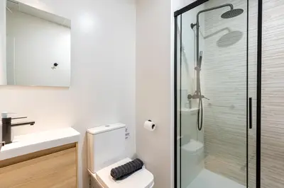 Un baño de Apartamentos Cano y Cueto , Jardines de Murillo