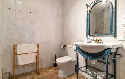 Un baño de Pet Friendly Home In Algarinejo