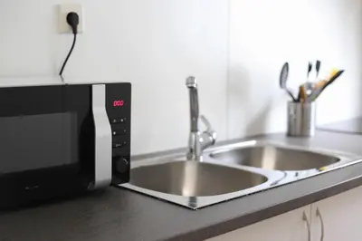 Una cocina o zona de cocina en CENTRO DE OCIO ALÚA Bungalows Camping Rafting Benamejí