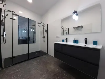 Un baño de CARMELO APARTAMENTo