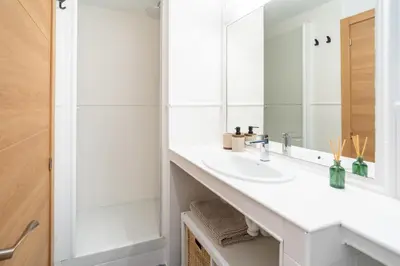 Un baño de Apartamento a 15 minutos de la Judería con Parking