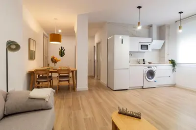Una cocina o zona de cocina en Nuevo y Acogedor Piso junto a Santa Justa y Aeropuerto 3