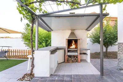 Barbacoa disponible para clientes en la casa o chalet