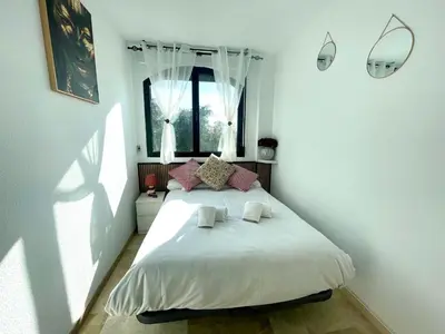Cama o camas de una habitación en Geysotur Balcón del Puente Romano con Parking Gratis