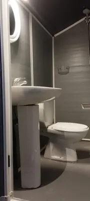 Un baño de Cabaña del árbol Lavagarural