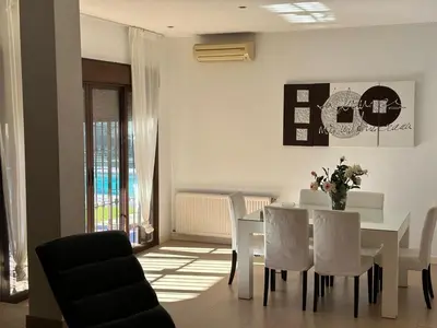 Zona de estar de Precioso chalet con piscina y pista de padel