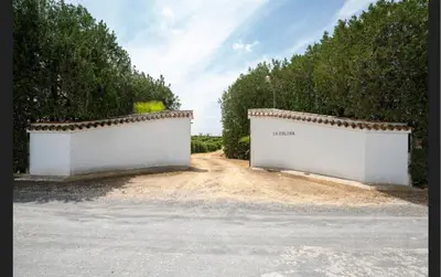 Plano de Casa de campo con piscina junto a Sevilla