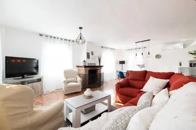 Una televisión o centro de entretenimiento en Villa Al-Andalus