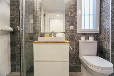 Un baño de Amplio apartamento de diseño precioso con parking incluido en pleno centro