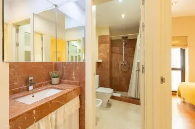 Un baño de Quevedo Deluxe Duplex by Valcambre