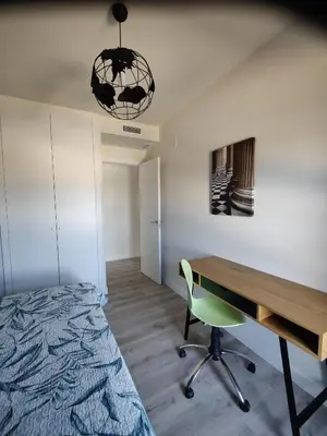 Una televisión o centro de entretenimiento en Apartamento cercano al Metro