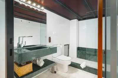 Un baño de Modern Duplex - Loft Style - Historic Centre