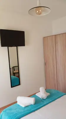 Cama o camas de una habitación en Habitaciones con baños privados a 10 minutos de la Catedral en zona de aparcamientos gratis
