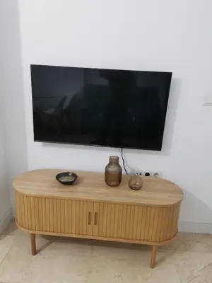 Una televisión o centro de entretenimiento en Teatro1
