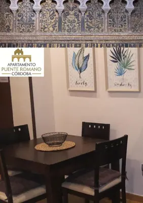 Zona de estar de Vivienda Puente Romano