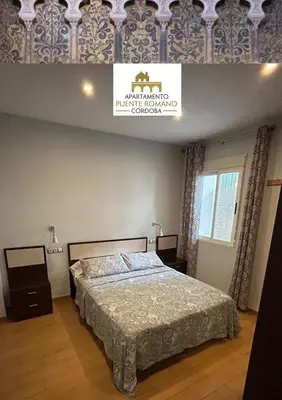 Cama o camas de una habitación en Vivienda Puente Romano