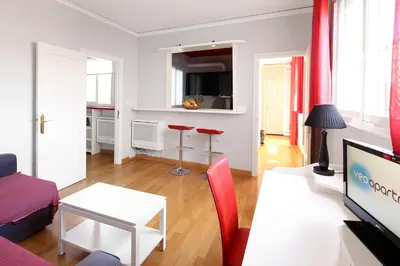 Una televisión o centro de entretenimiento en Veoapartment Alameda Terraza 2