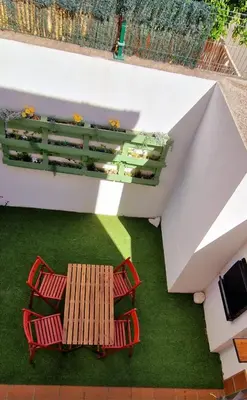 Un balcón o terraza de Casa en El Pedroso de tres habitaciones