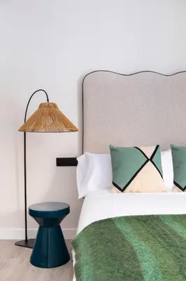 Cama o camas de una habitación en La Muralla Suites by Alohamundi