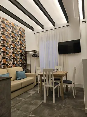 Una televisión o centro de entretenimiento en Suite Mateo