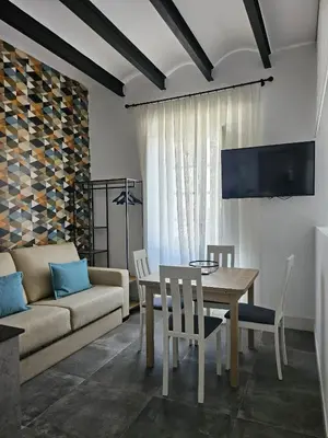 Una televisión o centro de entretenimiento en Suite Mateo