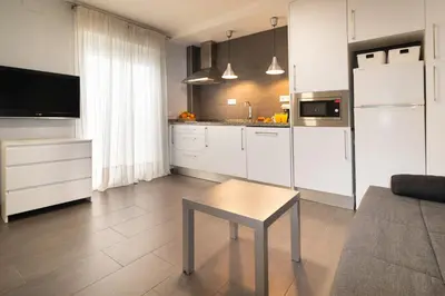 Una cocina o zona de cocina en Acogedor Apartamento con Patio en el Corazón de Sevilla , Junto a Plaza San Marcos