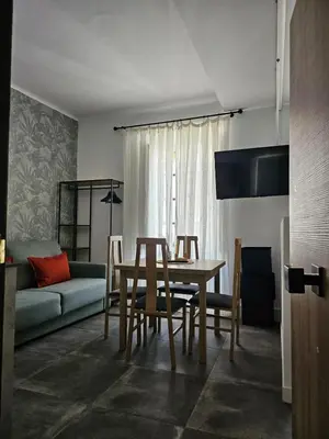 Una televisión o centro de entretenimiento en Suite Foro Romano