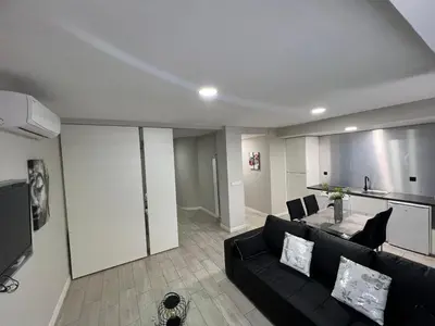 Una televisión o centro de entretenimiento en El Encanto Andaluz 1