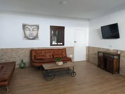 Una televisión o centro de entretenimiento en 'Villa Españolilla' by Turismodecalidad