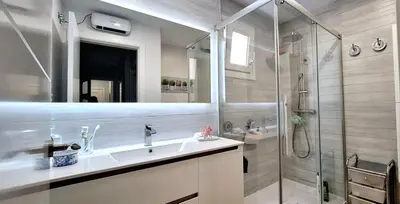 Un baño de Moderno y acogedor Parquesol Antequera
