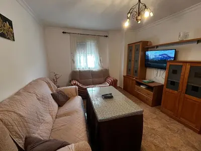 Una televisión o centro de entretenimiento en chalet adosado La morena cerca del caminito del rey