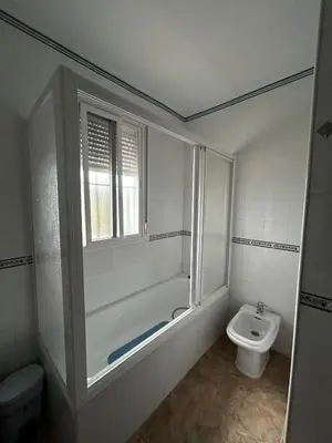 Un baño de chalet adosado La morena cerca del caminito del rey