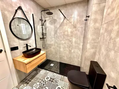 Un baño de Panther Home Luz de Sol