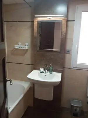 Un baño de PLAZA AYUNTAMIENTO 3 HaBITACIONES B&A