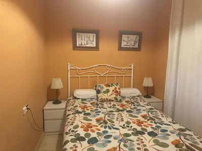 Cama o camas de una habitación en AMPLIA Y CÉNTRICA VIVIENDA PARA 6px !SEVILLA A TUS PIES!